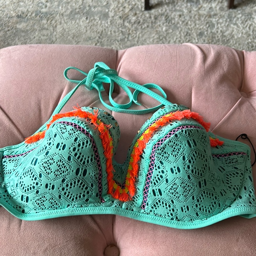 36D Shade & Shore swim top